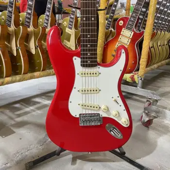 Strat Elektro Gitar Kırmızı Renk Basswood Vücut Gülağacı klavye Beyaz Pickguard Gümüş Donanım Yüksek Kalite Ücretsiz Kargo